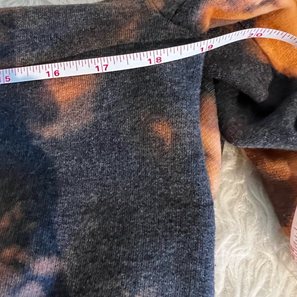 NWOT🎨 ”Fire & Flames”🔥 Custom Reverse dye Zip hoodie - Picture 6 of 7